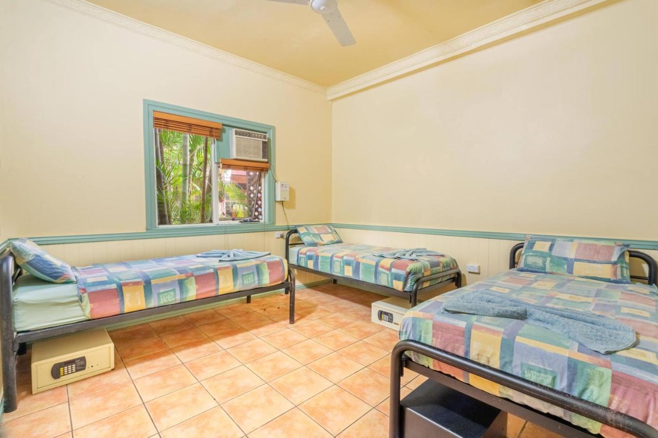 Tropic Days Boutique Hostel Cairns Extérieur photo