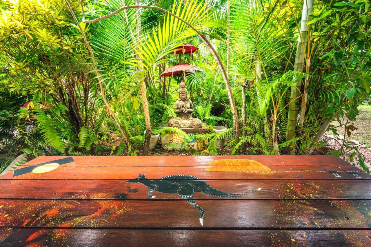 Tropic Days Boutique Hostel Cairns Extérieur photo
