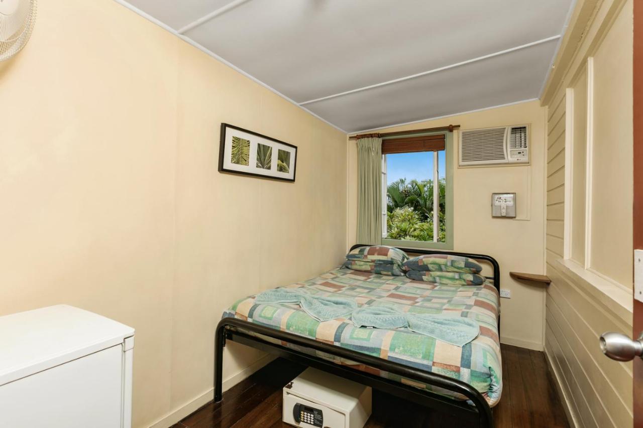 Tropic Days Boutique Hostel Cairns Extérieur photo